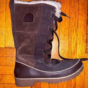 Tall winter boots